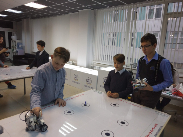 В День космонавтики воспитанники кружков проекта ОНФ «Равные возможности – детям» испытали свои летательные аппараты