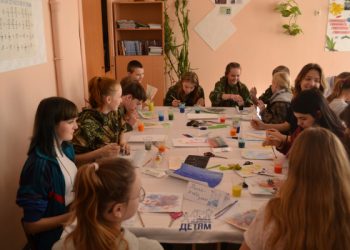 Новосибирские волонтеры проекта ОНФ «Равные возможности – детям» провели ряд мастер-классов для сельских школьников