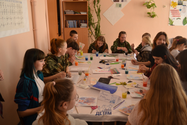 Новосибирские волонтеры проекта ОНФ «Равные возможности – детям» провели ряд мастер-классов для сельских школьников