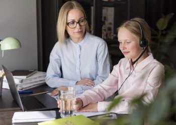 Победители digital-квестов для подростков начали стажировку в команде проекта «Равные возможности – детям»